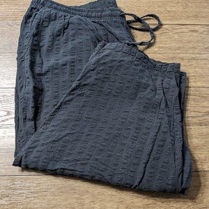 Size 26W Black Seersucker Capris with Pull Tie Front